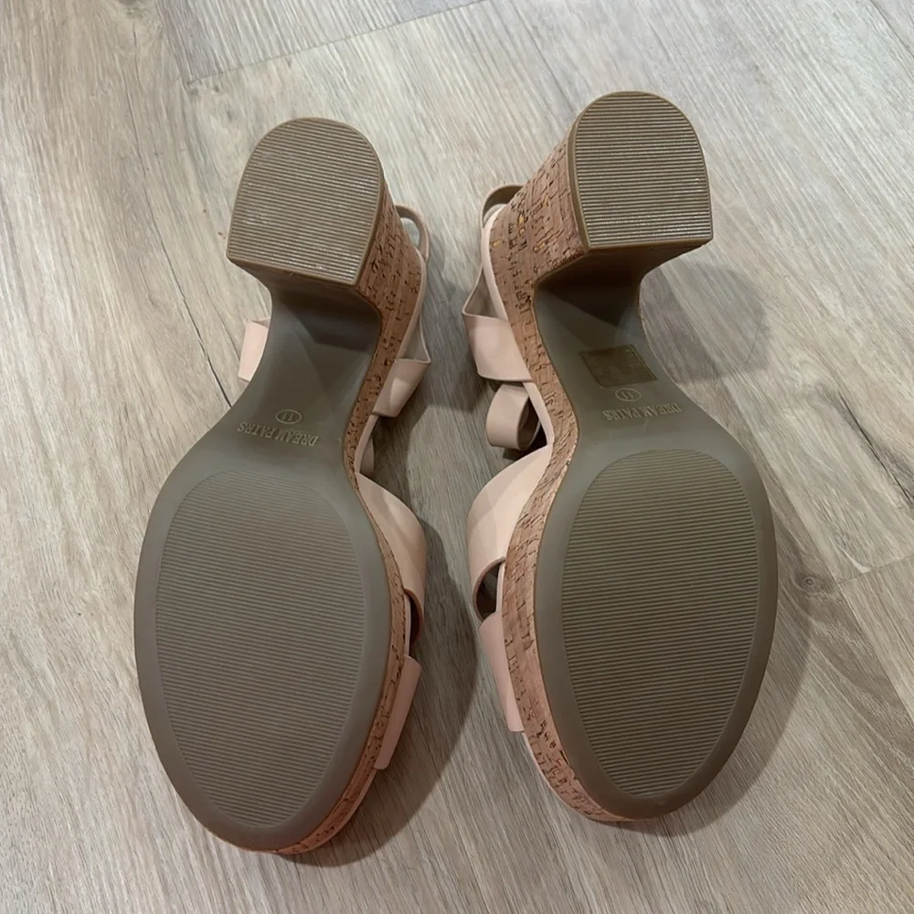 NEW Women’s Dream Pairs Chunky Platform Heels